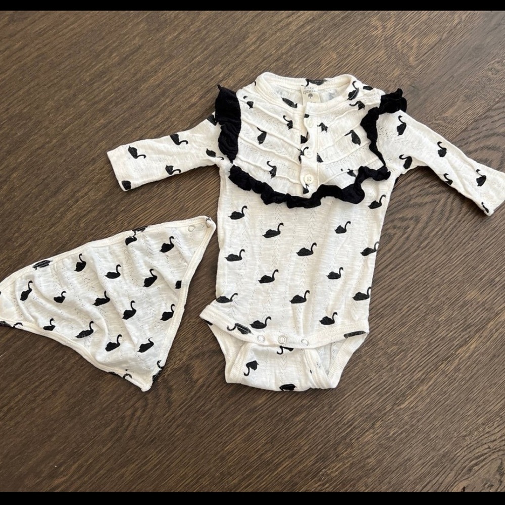 Kate Quinn swan set